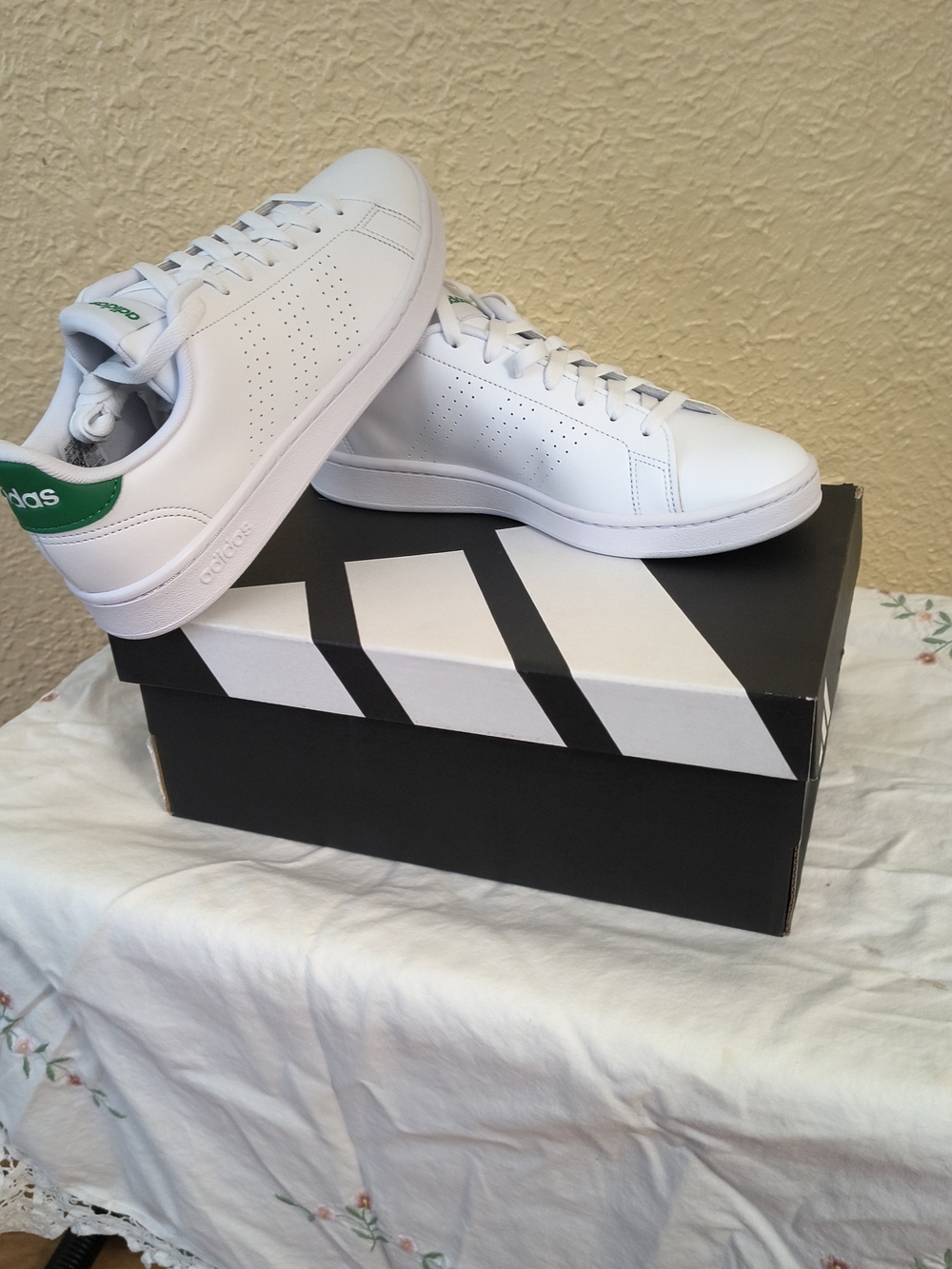 Adidas Original Campus White Low-Top Sneakers with Green Heel Tab